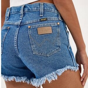 Wrangler Women's Reworked Denim Cut Off Shorts in Dark‎ Stone Wash Size 29